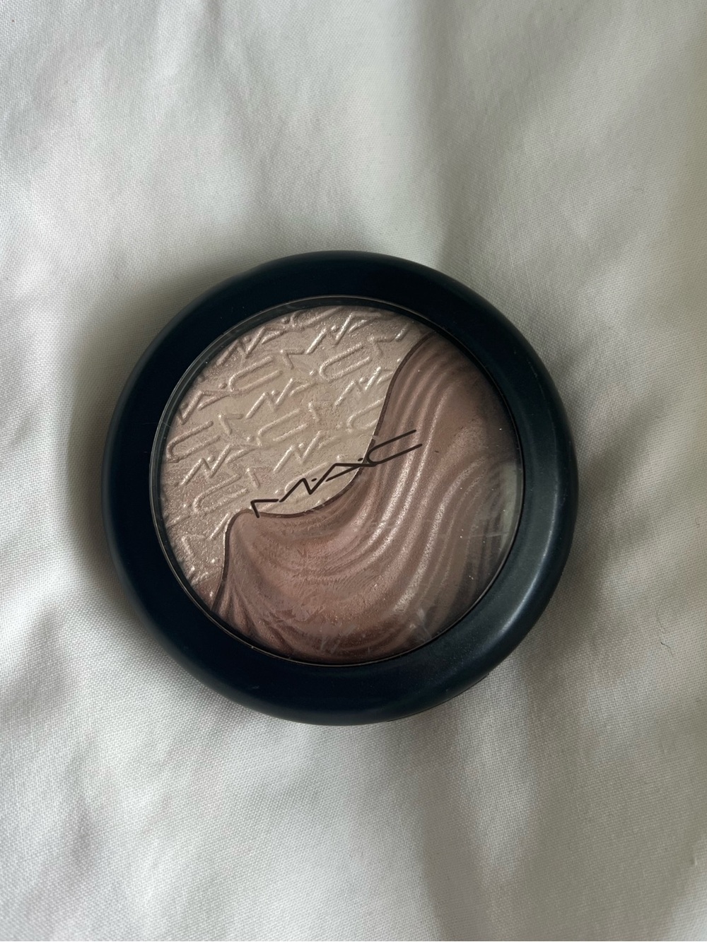 MAC Definitely Defined Highlighter
